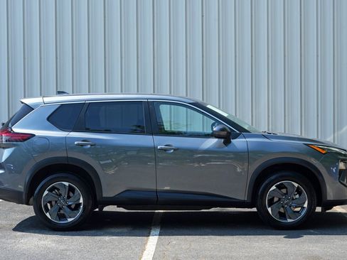 Used 2025 Nissan Rogue SV FWD image 46