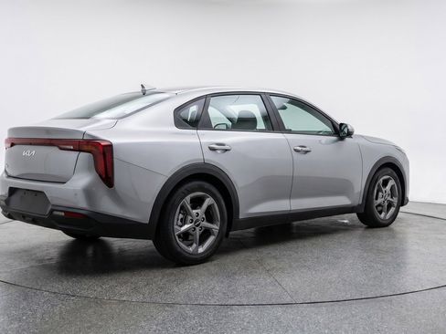 Used 2025 Kia K4 LXS FWD image 9