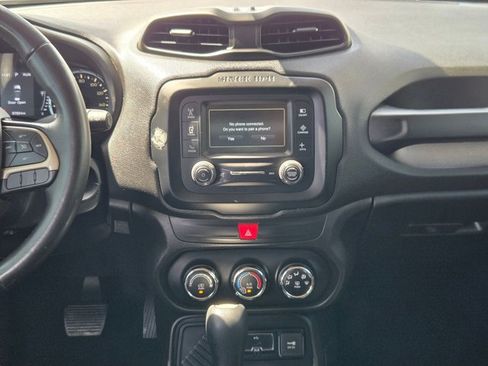 Used 2017 Jeep Renegade Latitude FWD image 13