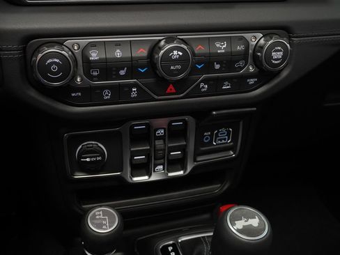 New 2026 Jeep Wrangler Unlimited Sahara AWD/4WD image 24