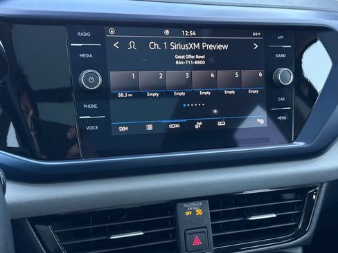 Used 2023 Volkswagen Taos SE w/ Panoramic Sunroof Package FWD image 17
