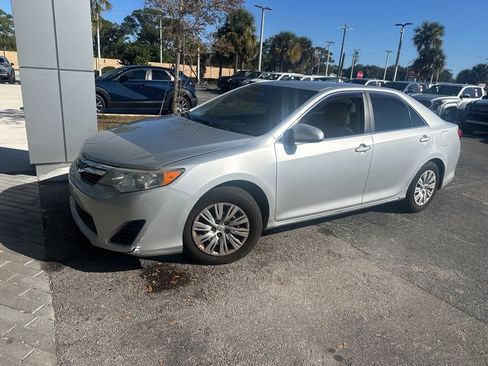 Used 2012 Toyota Camry LE image 3