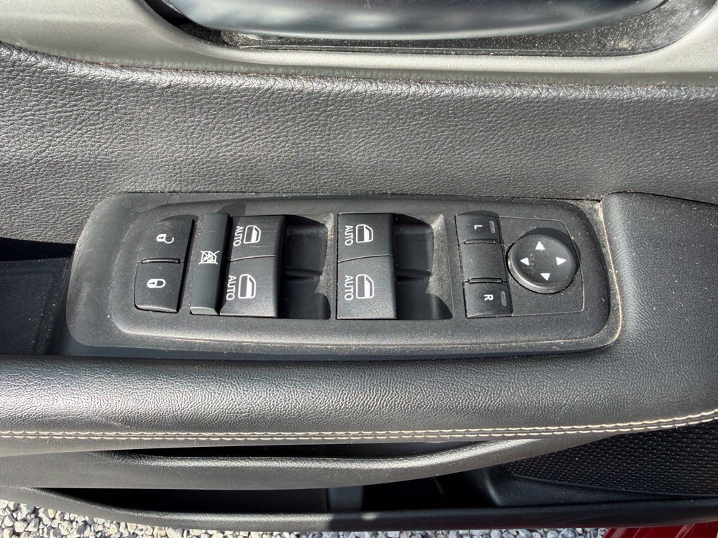Used 2025 Chrysler Pacifica Select FWD image 13