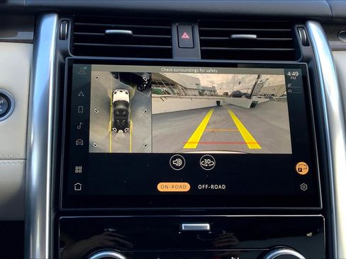 Used 2024 Land Rover Discovery Metropolitan Edition image 28