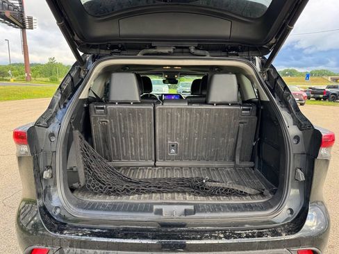 Used 2023 Toyota Highlander XLE AWD/4WD image 17
