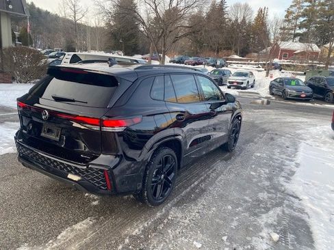 New 2025 Volkswagen Tiguan SE R-Line image 4