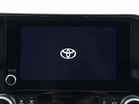 Used 2024 Toyota Highlander XLE image 22