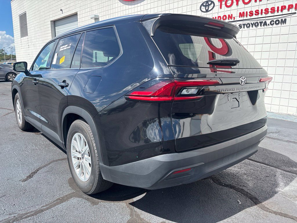 Used 2025 Toyota Grand Highlander FWD image 6