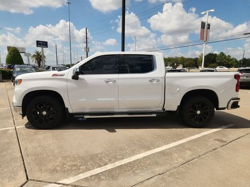 Used 2022 Chevrolet Silverado 1500 LTZ w/ Z71 Off-Road Package AWD/4WD image 4