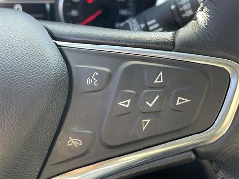 Certified 2018 Chevrolet Equinox LT w/ Sun & Infotainment Package image 20