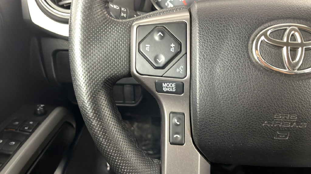 Used 2022 Toyota Tacoma SR5 AWD/4WD image 24