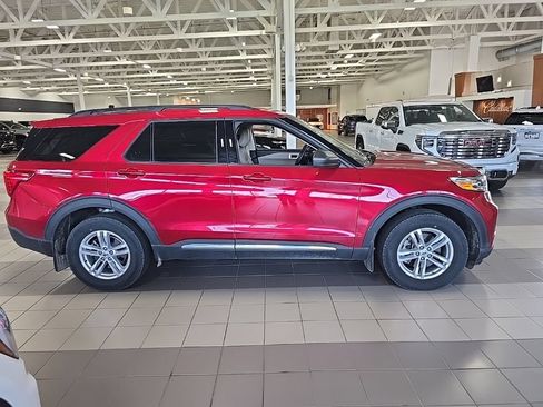 Used 2021 Ford Explorer XLT w/ Equipment Group 202A AWD/4WD image 6