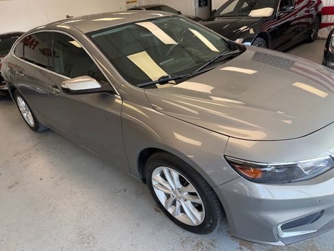 Used 2018 Chevrolet Malibu LT w/ Driver Confidence Package FWD image 3