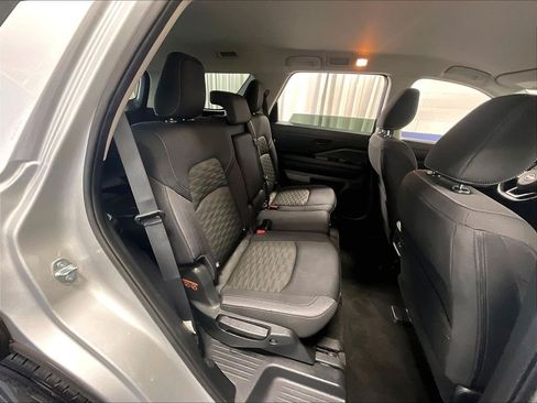 Used 2023 Nissan Pathfinder SV AWD/4WD image 16