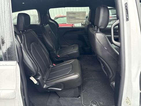 New 2026 Chrysler Pacifica Select image 10