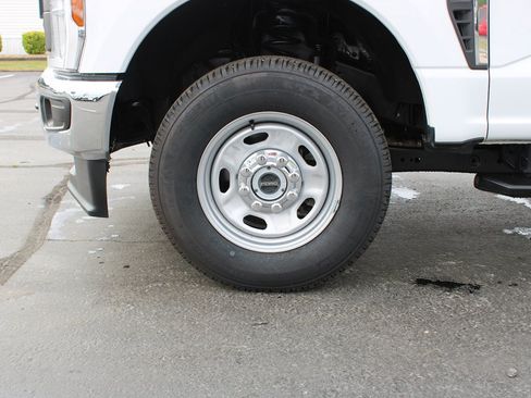 Used 2024 Ford F250 XL w/ XL Chrome Package AWD/4WD image 32