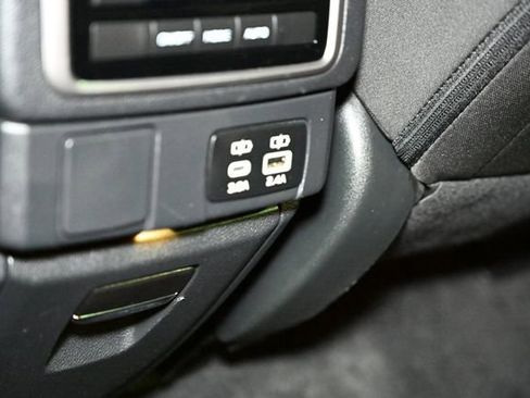 Used 2024 Subaru Ascent Premium w/ Convenience Package image 51