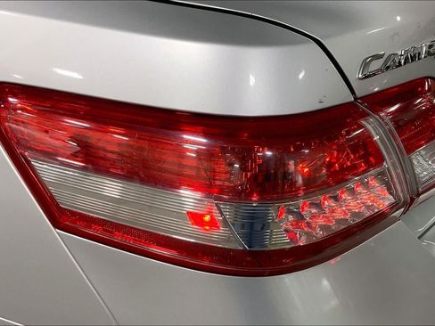 Used 2011 Toyota Camry LE w/ LE Extra-Value Pkg FWD image 28