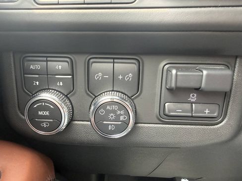 Used 2023 GMC Yukon Denali Ultimate AWD/4WD image 23