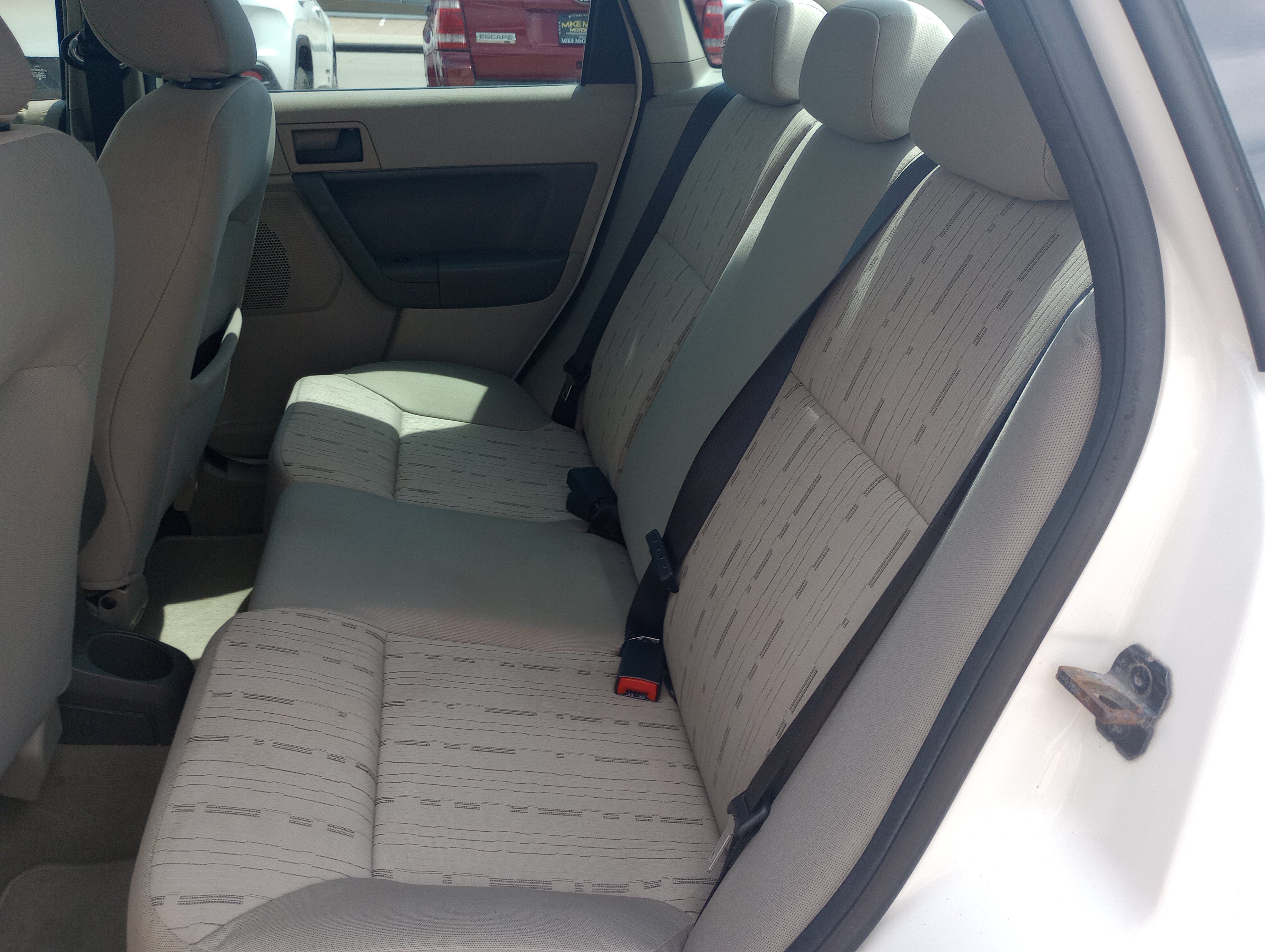 Used 2010 Ford Focus SE FWD image 11