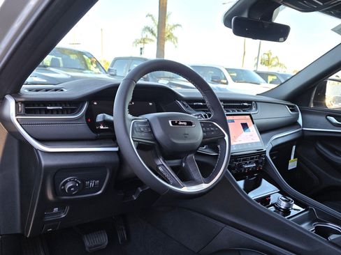 New 2025 Jeep Grand Cherokee L Limited w/ Black Appearance Package image 7