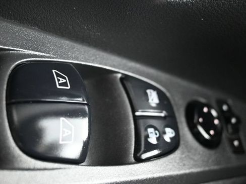 Used 2023 Nissan Kicks SR w/ SR Premium Package FWD image 32