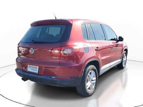 Used 2011 Volkswagen Tiguan S image 7