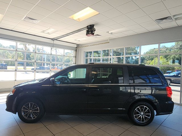 Used 2017 Dodge Grand Caravan SXT FWD image 7