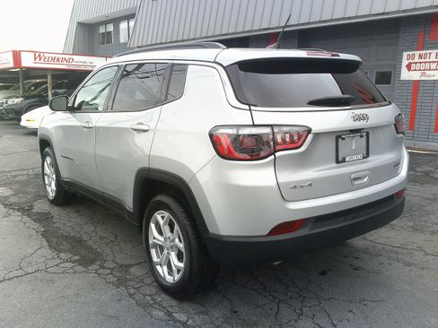 Used 2024 Jeep Compass Latitude AWD/4WD image 3