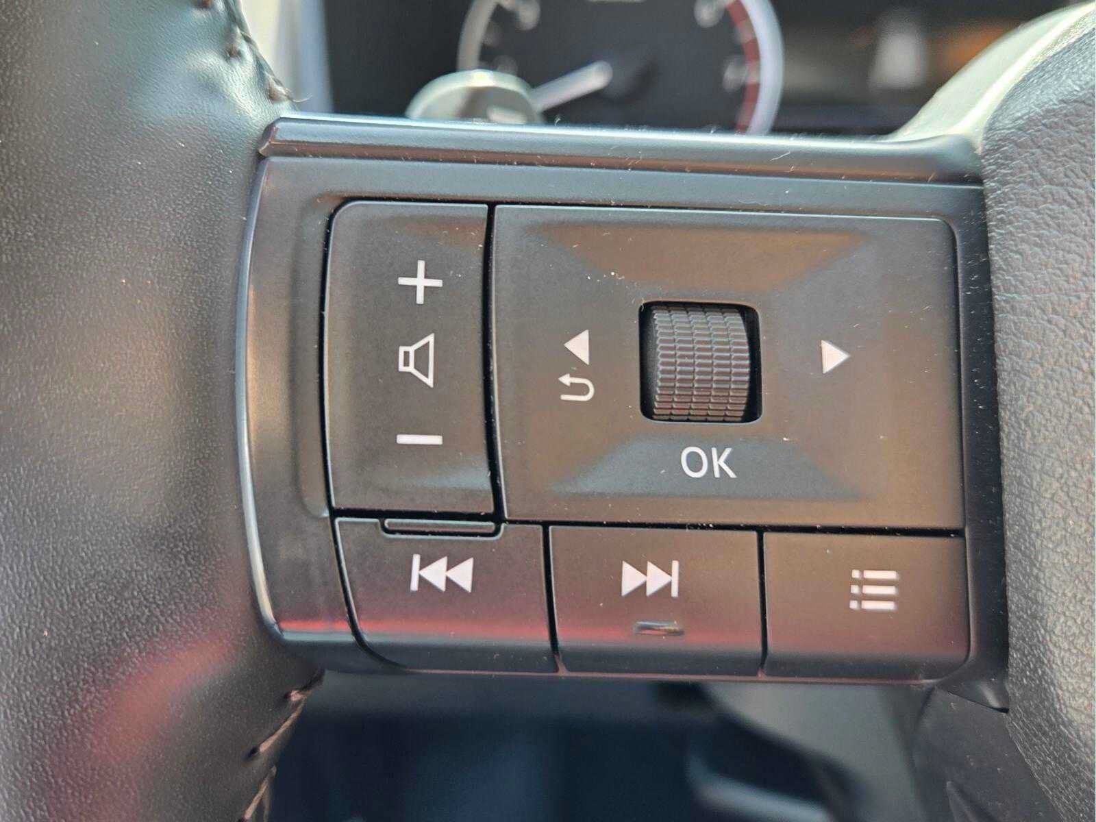 Used 2025 Nissan Rogue SV AWD/4WD image 27