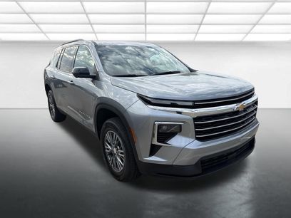 Used 2024 Chevrolet Traverse LT