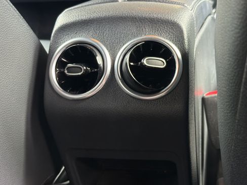 Used 2023 Mercedes-Benz GLB 250 4MATIC image 28