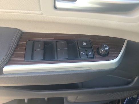 Used 2024 Toyota Sienna XLE image 17