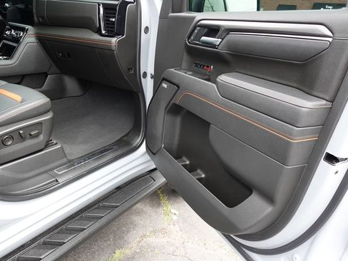 Used 2025 GMC Sierra 1500 AT4 w/ Technology Package AWD/4WD image 41