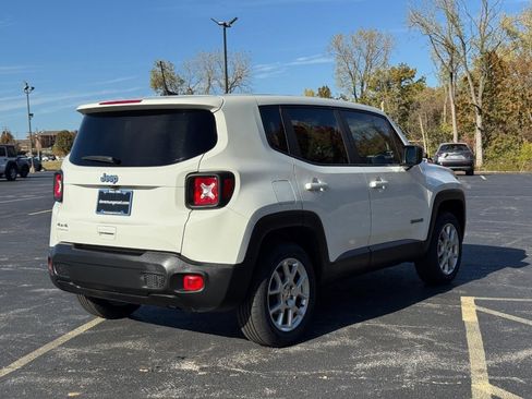 Used 2023 Jeep Renegade Latitude image 3