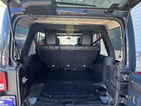 Used 2018 Jeep Wrangler Unlimited Sahara AWD/4WD image 6