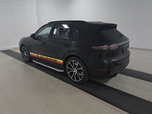 Used 2019 Porsche Cayenne Turbo image 4