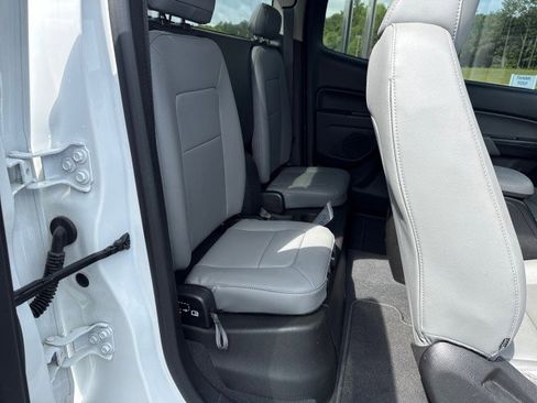 Used 2022 Chevrolet Colorado W/T w/ WT Convenience Package RWD image 10