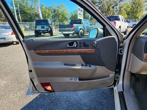 Used 2001 Lincoln Continental image 27