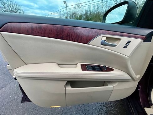 Used 2012 Toyota Avalon Limited image 13