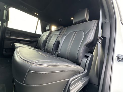 Used 2024 Ford Expedition Platinum image 29