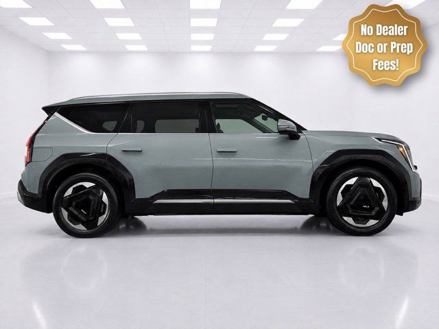 Used 2024 Kia EV9 Land AWD/4WD image 1