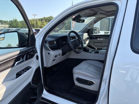 Used 2024 Jeep Wagoneer 4WD w/ Premium Group I image 22