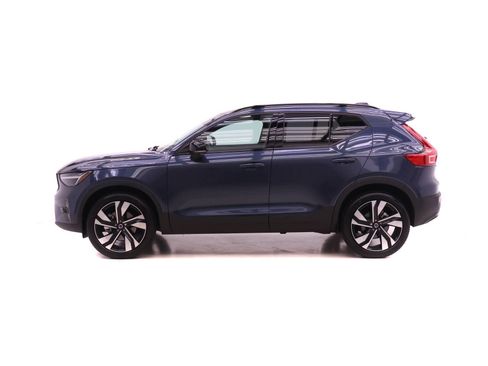 New 2026 Volvo XC40 B5 Plus w/ Protection Package Premier image 3