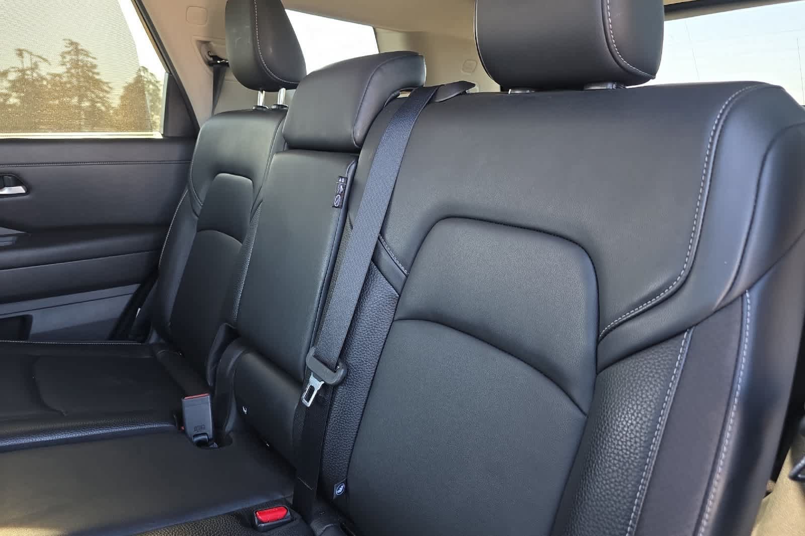 Used 2022 Nissan Pathfinder SL w/ Cargo Package FWD image 17