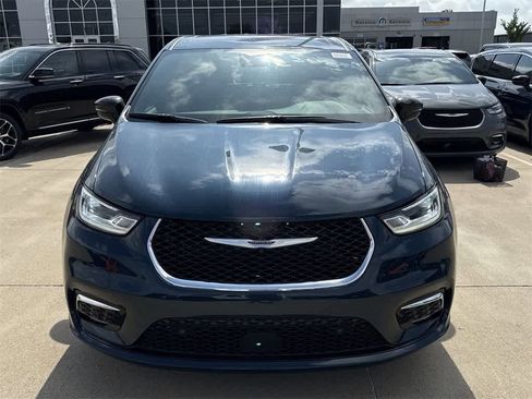 New 2025 Chrysler Pacifica Select image 6