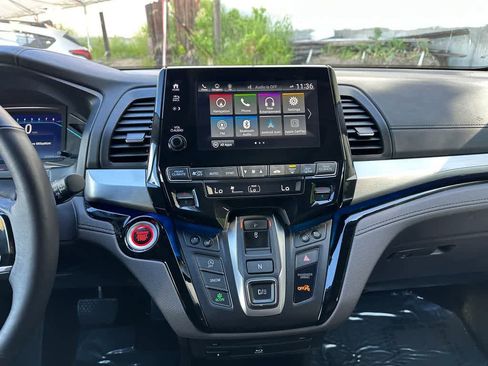 Used 2018 Honda Odyssey Elite image 17