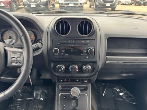 Used 2016 Jeep Patriot High Altitude image 2