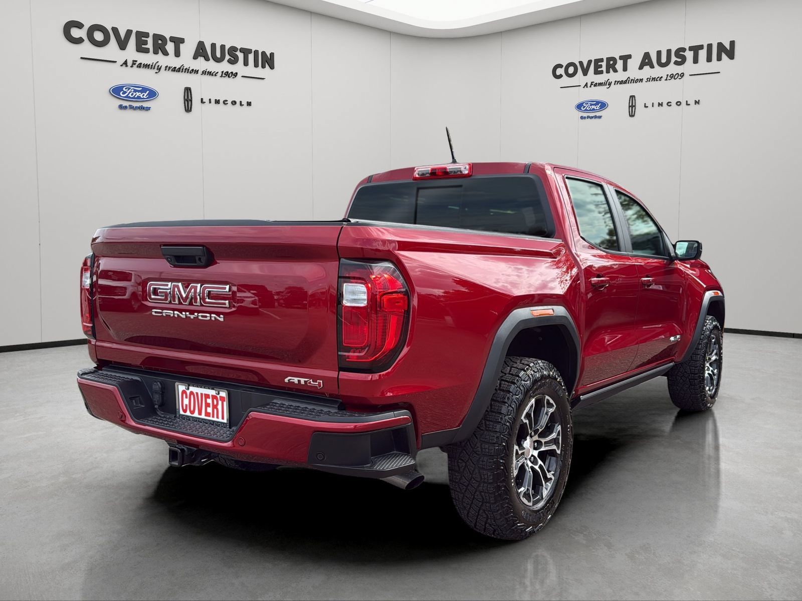 Used 2024 GMC Canyon AT4 w/ AT4 Premium Package AWD/4WD image 5