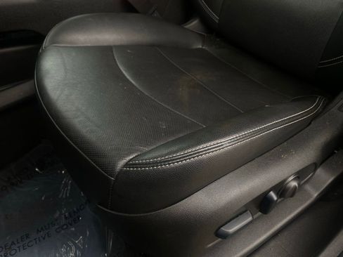 Used 2024 GMC Terrain SLT image 23